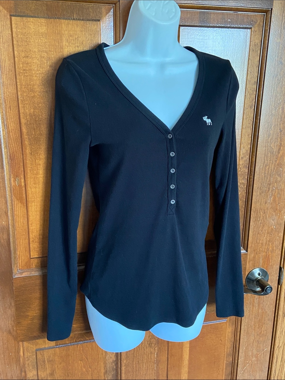 Abercrombie & Fitch long-sleeve henley rib top moose logo chest Size Medium - Picture 2 of 9